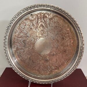 VINTAGE INTERNATIONAL SILVER COMPANY  ROUND SERVING TRAY 12 INCHES